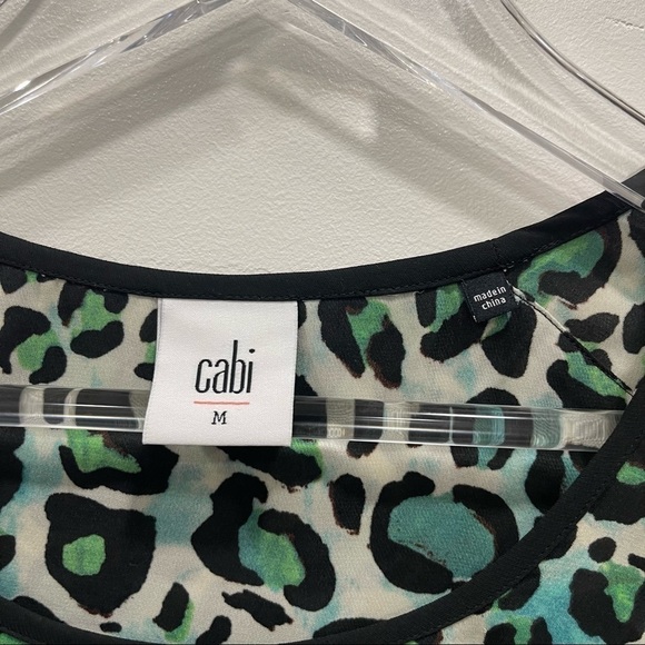 Cabi Jungle Top Green Leopard Sleeveless Size Medium Business Casual - Picture 3 of 6